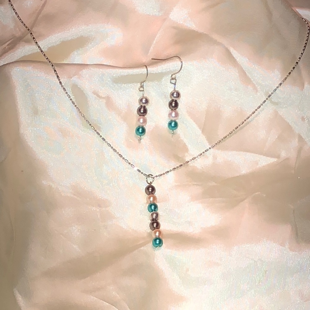 Beaded pendant silver necklace & earrings NWT